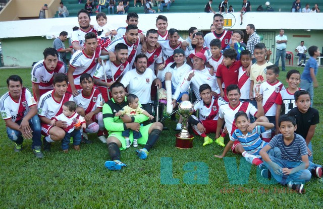 LIGA PREMIER EMPRESARIAL------EQUIPO ROCHA CON TROFEO DE CAMPEON