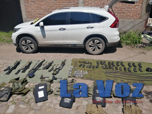 Hallan Decenas de Armas, Cargadores y Cartuchos en El Grullo - La Voz del  Sur de Jalisco