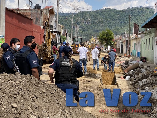 Impiden Vecinos Clausura de Obra de Colector en la Calle Leona Vicario - La  Voz del Sur de Jalisco