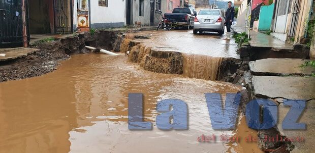 Tormenta en Ciudad Guzmán Provoca Inundaciones y Arrastra Varios Vehículos  - La Voz del Sur de Jalisco